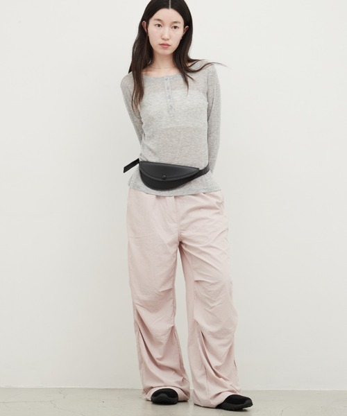 OFROOM（オフルーム）の「Faux Leather Waist Belt Bag｜フェイクレザーウエストベルトバッグ（ボディバッグ/ウエストポーチ・レディース・ブラウン/ブラック・ONESIZE）」の9枚目の写真