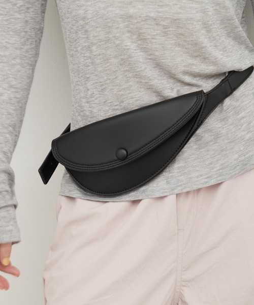 OFROOM（オフルーム）の「Faux Leather Waist Belt Bag｜フェイクレザーウエストベルトバッグ（ボディバッグ/ウエストポーチ・レディース・ブラウン/ブラック・ONESIZE）」の20枚目の写真