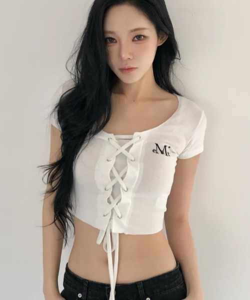 MUCENT(ムセント)の「【日本未発売/WEB限定】MUCENT(ムセント)/ルケ アイレット レースアップ コルセット 半袖 Tシャツ/LUKE EYELET LACE-UP CORSET HALF T(Tシャツ/カットソー・レディース・グレー/ホワイト・FREE)」の3枚目の写真