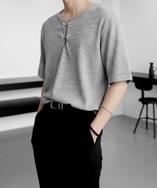Otte（オッテ）の「フロントホックスリットネックトップス（Tシャツ/カットソー・メンズ・ブラック/グレー・X-LARGE/LARGE/MEDIUM）」の9枚目の写真