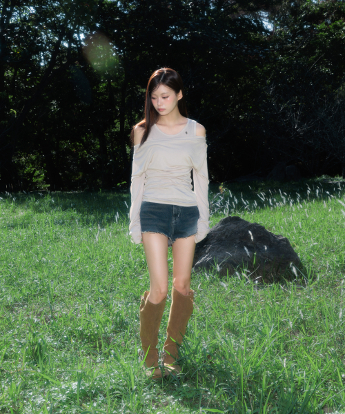 ROSEFRANTZ（ロゼフランツ）の「Layered Shirring Long Sleeve [Beige]（Tシャツ/カットソー・レディース・Beige・OS）」の2枚目の写真