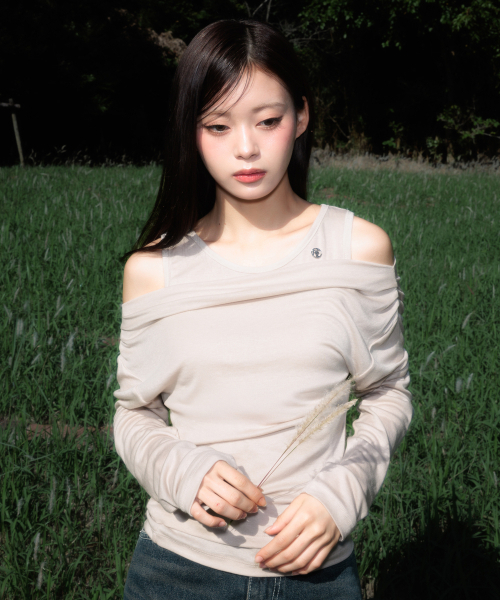 ROSEFRANTZ（ロゼフランツ）の「Layered Shirring Long Sleeve [Beige]（Tシャツ/カットソー・レディース・Beige・OS）」の4枚目の写真
