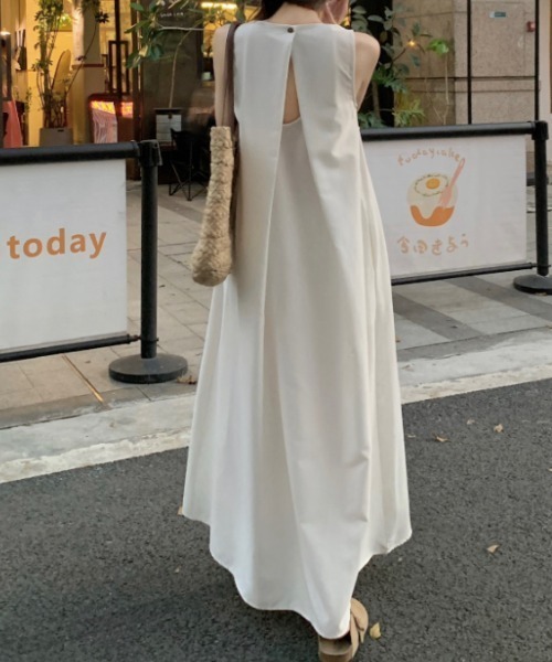 Aelina(エリナ)の「ノースリーブワンピース(ワンピース・レディース・ベージュ/パープル・FREE)」の5枚目の写真