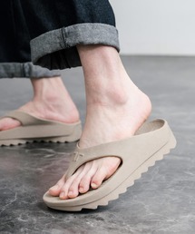 TELIC（テリック）の「TELIC テリック W-FLIP SHARK 厚底シャークソールトングサンダル/リカバリーサンダル（サンダル）」