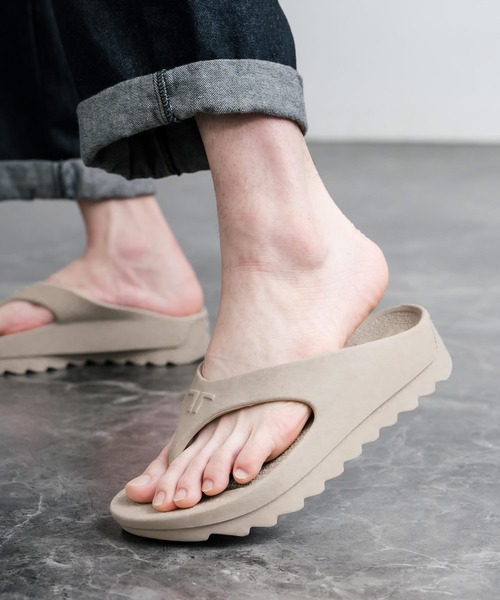 TELIC(テリック)の「TELIC テリック W-FLIP SHARK 厚底シャークソールトングサンダル/リカバリーサンダル(サンダル・メンズ・ブラック/インディゴブルー/アイボリー/グレイッシュベージュ・XL/L/ML/M)」の3枚目の写真