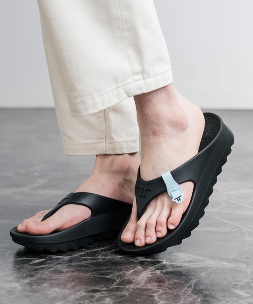 TELIC(テリック)の「TELIC テリック W-FLIP SHARK 厚底シャークソールトングサンダル/リカバリーサンダル(サンダル・メンズ・ブラック/インディゴブルー/アイボリー/グレイッシュベージュ・XL/L/ML/M)」の2枚目の写真
