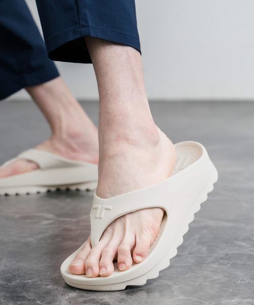 TELIC(テリック)の「TELIC テリック W-FLIP SHARK 厚底シャークソールトングサンダル/リカバリーサンダル(サンダル・メンズ・ブラック/インディゴブルー/アイボリー/グレイッシュベージュ・XL/L/ML/M)」の7枚目の写真