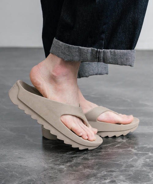 TELIC(テリック)の「TELIC テリック W-FLIP SHARK 厚底シャークソールトングサンダル/リカバリーサンダル(サンダル・メンズ・ブラック/インディゴブルー/アイボリー/グレイッシュベージュ・XL/L/ML/M)」の20枚目の写真