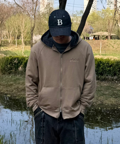 PLACESTUDIOMAN(プレイススタジオメンズ)の「チェックレイヤードスターパッチソフトベーシックフードジップアップジャケット_2COLOR(パーカー・メンズ・ベージュ/チャコール・FREE)」の12枚目の写真