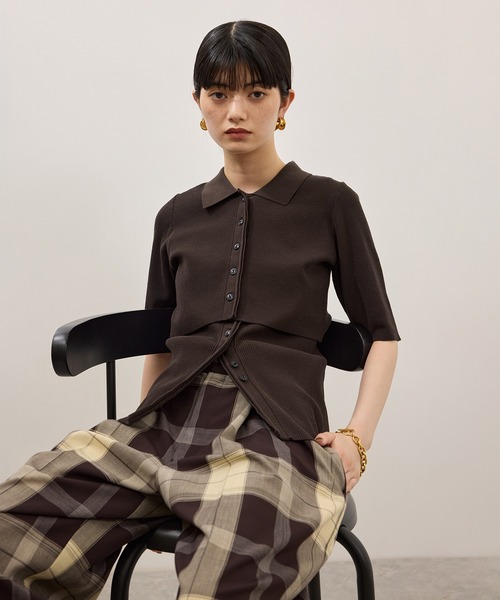 ADAM ET ROPE'(アダムエロペ)の「ミニカーディガンセットニットジレトップス(Tシャツ/カットソー・レディース・ブラック/ダークブラウン/ブルー系その他4・FREE)」の17枚目の写真