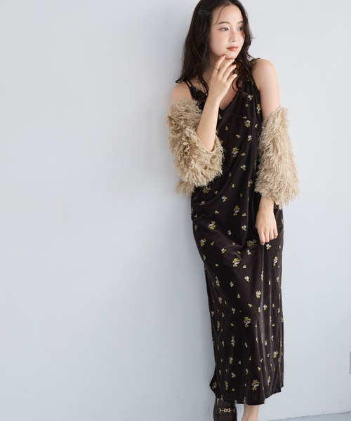 mysty woman(ミスティウーマン)の「ベロア刺繍キャミワンピース 1052517(ワンピース・レディース・チャコールグレー/ベージュ/ブラック/ブラウン・FREE)」の12枚目の写真