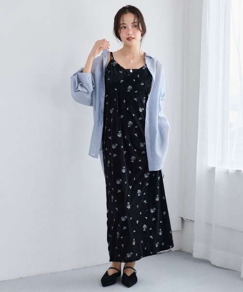 mysty woman(ミスティウーマン)の「ベロア刺繍キャミワンピース 1052517(ワンピース・レディース・チャコールグレー/ベージュ/ブラック/ブラウン・FREE)」の21枚目の写真