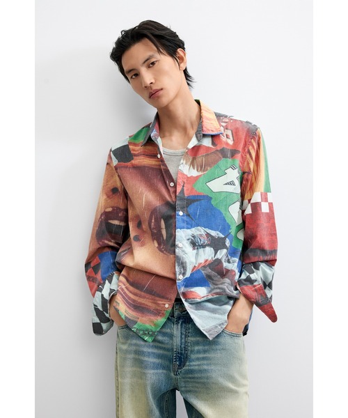 Desigual(デシグアル)の「レーシング フォトコラージュ 長袖シャツ【2026-2027年秋冬新作】(シャツ/ブラウス・メンズ・レッド・XS/S/M/L)」の2枚目の写真