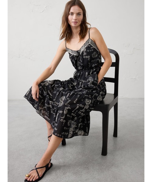 BANANA REPUBLIC FACTORY STORE（バナナリパブリック ファクトリーストア）の「BANANA REPUBLIC FACTORY STORE　　ストラップエンブロイダリーティアードミディワンピース（ワンピース・レディース・ブラック系その他・XS/S/M/L）」の3枚目の写真