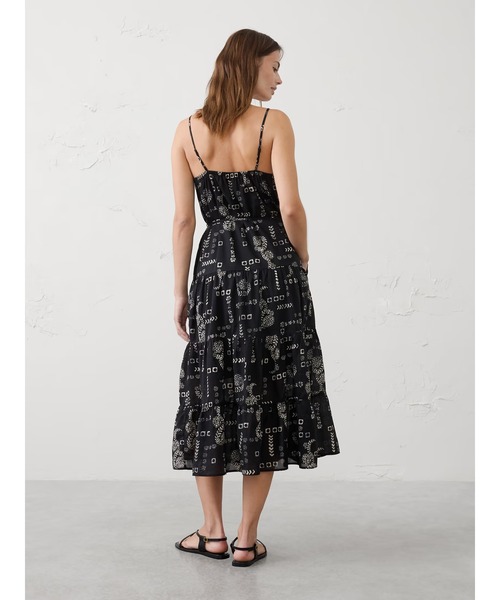 BANANA REPUBLIC FACTORY STORE（バナナリパブリック ファクトリーストア）の「BANANA REPUBLIC FACTORY STORE　　ストラップエンブロイダリーティアードミディワンピース（ワンピース・レディース・ブラック系その他・XS/S/M/L）」の4枚目の写真
