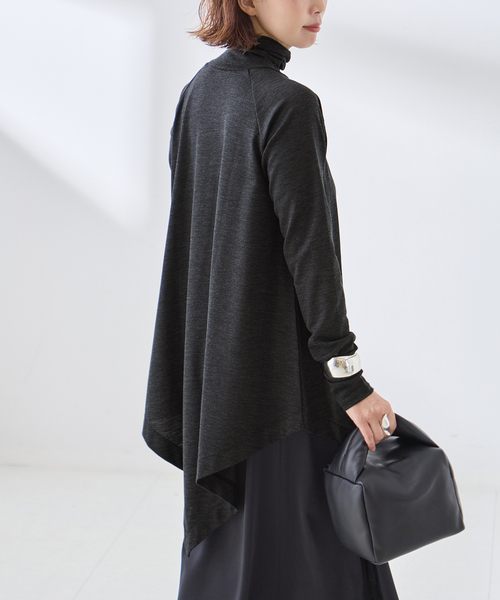 Uhr(ウーア)の「Uhr/ウーア Wool Asymmetry Turtleneck Long Tee タートルネックロングT(ニット/セーター・レディース・チャコールグレー/ベージュ/アイボリー・FREE)」の1枚目の写真