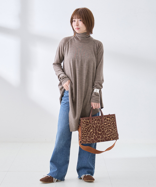 Uhr(ウーア)の「Uhr/ウーア Wool Asymmetry Turtleneck Long Tee タートルネックロングT(ニット/セーター・レディース・チャコールグレー/ベージュ/アイボリー・FREE)」の5枚目の写真