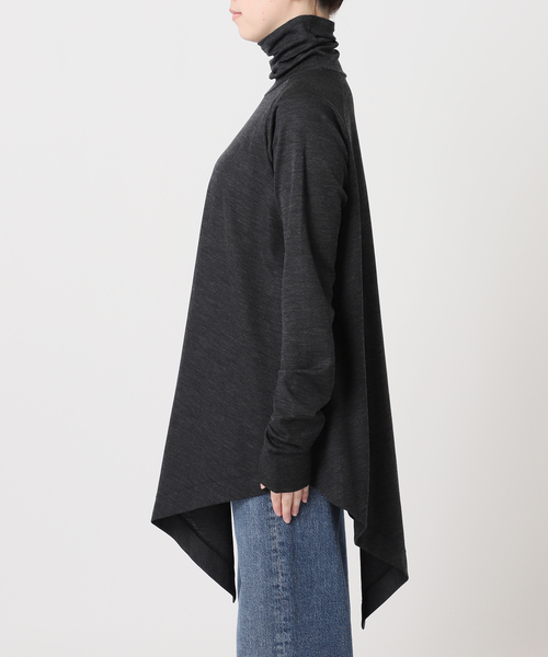Uhr(ウーア)の「Uhr/ウーア Wool Asymmetry Turtleneck Long Tee タートルネックロングT(ニット/セーター・レディース・チャコールグレー/ベージュ/アイボリー・FREE)」の13枚目の写真