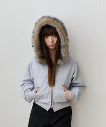 faux fur-trimmed hoodie/ファー付きホットフィックスフーディ