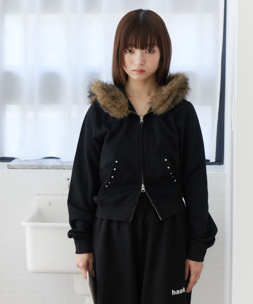haek(ハク)の「faux fur-trimmed hoodie/ファー付きホットフィックスフーディ(パーカー・レディース・グレー/ブラック・FREE)」の19枚目の写真