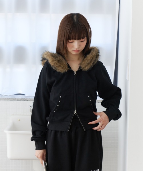 haek(ハク)の「faux fur-trimmed hoodie/ファー付きホットフィックスフーディ(パーカー・レディース・グレー/ブラック・FREE)」の18枚目の写真