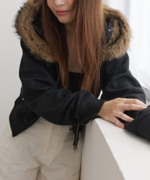 haek(ハク)の「faux fur-trimmed hoodie/ファー付きホットフィックスフーディ(パーカー・レディース・グレー/ブラック・FREE)」の6枚目の写真