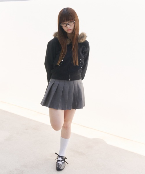 haek(ハク)の「faux fur-trimmed hoodie/ファー付きホットフィックスフーディ(パーカー・レディース・グレー/ブラック・FREE)」の3枚目の写真
