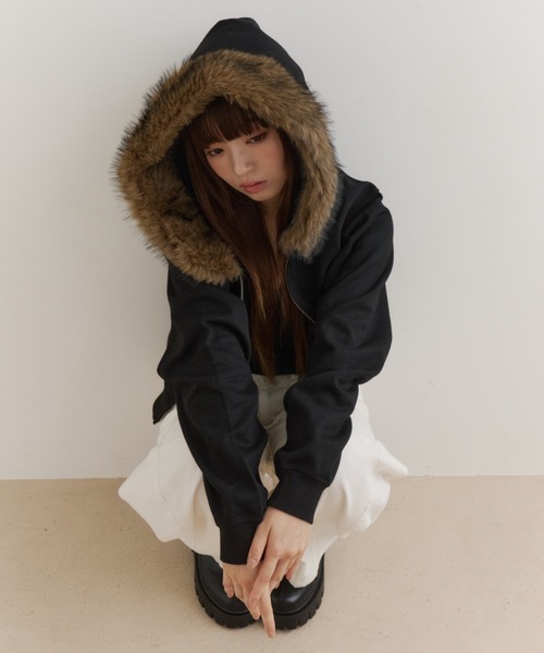 haek(ハク)の「faux fur-trimmed hoodie/ファー付きホットフィックスフーディ(パーカー・レディース・グレー/ブラック・FREE)」の13枚目の写真