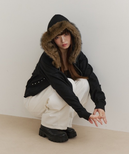 haek(ハク)の「faux fur-trimmed hoodie/ファー付きホットフィックスフーディ(パーカー・レディース・グレー/ブラック・FREE)」の14枚目の写真