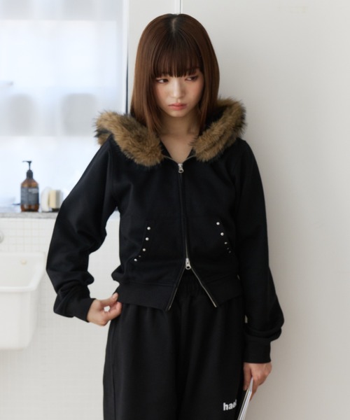 haek(ハク)の「faux fur-trimmed hoodie/ファー付きホットフィックスフーディ(パーカー・レディース・グレー/ブラック・FREE)」の20枚目の写真