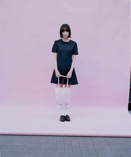 shesaidthat(シーセッドザット)の「shesaidthat - 丸襟プリーツワンピース / Round Collar Pleated Dress(ワンピース・レディース・ネイビー/ダークグレー・FREE)」の6枚目の写真
