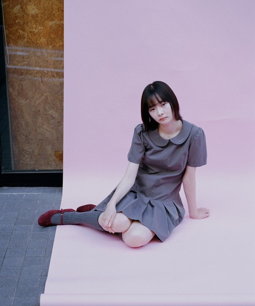 shesaidthat(シーセッドザット)の「shesaidthat - 丸襟プリーツワンピース / Round Collar Pleated Dress(ワンピース・レディース・ネイビー/ダークグレー・FREE)」の9枚目の写真