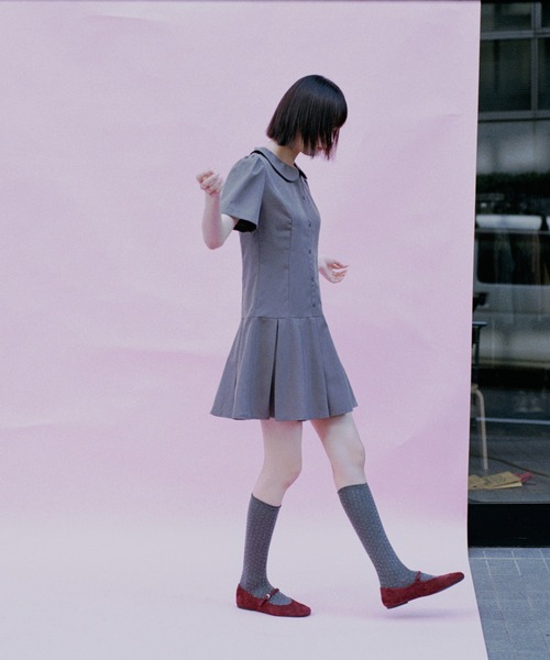 shesaidthat(シーセッドザット)の「shesaidthat - 丸襟プリーツワンピース / Round Collar Pleated Dress(ワンピース・レディース・ネイビー/ダークグレー・FREE)」の10枚目の写真