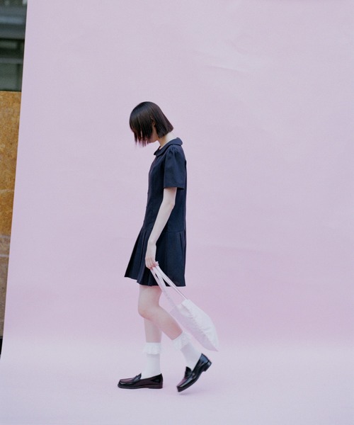 shesaidthat(シーセッドザット)の「shesaidthat - 丸襟プリーツワンピース / Round Collar Pleated Dress(ワンピース・レディース・ネイビー/ダークグレー・FREE)」の7枚目の写真