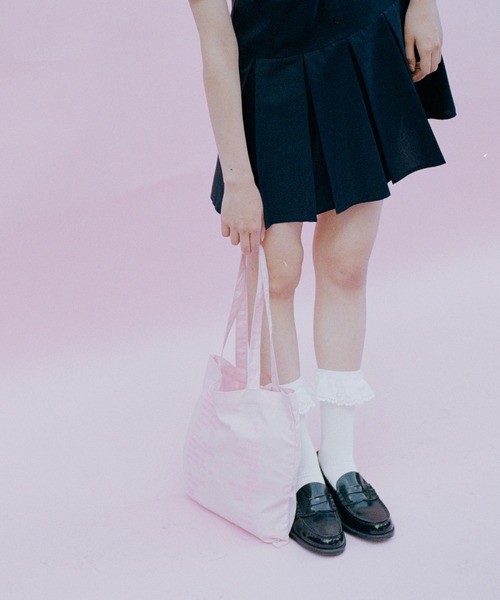shesaidthat(シーセッドザット)の「shesaidthat - 丸襟プリーツワンピース / Round Collar Pleated Dress(ワンピース・レディース・ネイビー/ダークグレー・FREE)」の5枚目の写真