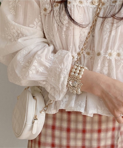 MAISON DE THERESE（メゾン ド テレーズ）の「V ネック立体デイジーレース長袖ブラウス（シャツ/ブラウス・レディース・アイボリー・M）」の4枚目の写真