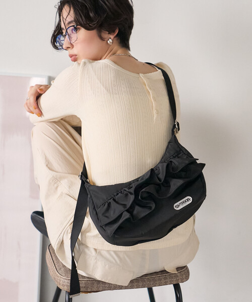 OUTDOOR PRODUCTS（アウトドアプロダクツ）の「OUTDOOR PRODUCTS × FREAK'S STORE/アウトドアプロダクツ 2WAY ナイロンフリルショルダーバッグ（ショルダーバッグ・レディース・オフホワイト/ブラック・ONE SIZE）」の6枚目の写真