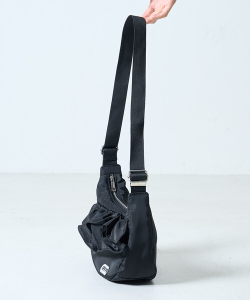 OUTDOOR PRODUCTS（アウトドアプロダクツ）の「OUTDOOR PRODUCTS × FREAK'S STORE/アウトドアプロダクツ 2WAY ナイロンフリルショルダーバッグ（ショルダーバッグ・レディース・オフホワイト/ブラック・ONE SIZE）」の14枚目の写真