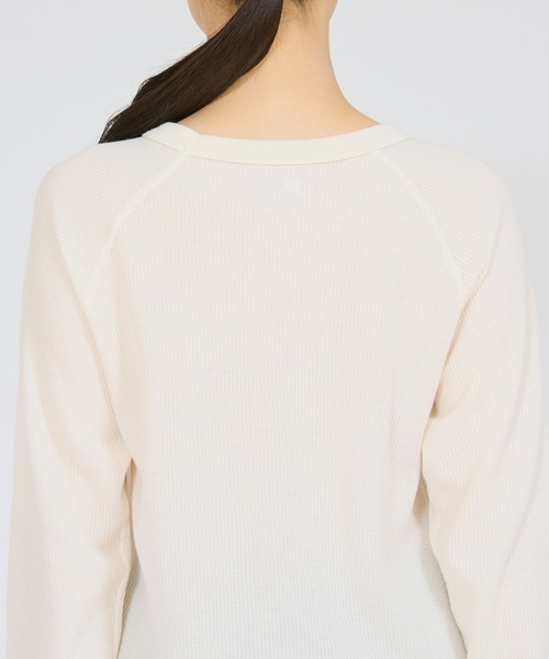 HANES（ヘインズ）の「【Hanes/ヘインズ】レディース Thermal for HER ロングスリーブTシャツ（Tシャツ/カットソー・レディース・オフホワイト/レッド/グレー系・LARGE/MEDIUM）」の4枚目の写真