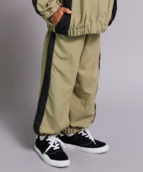 PAIRMANON STREET（ペアマノンストリート）の「【90-160cm】 【撥水機能】 ナイロン パンツ 配色 ライン デザイン 【PAIRMANON STREET】（その他パンツ・キッズ・ベージュ/チャコールグレー/パープル/ネイビー・140/100/150/110/130/120/90/160）」の3枚目の写真