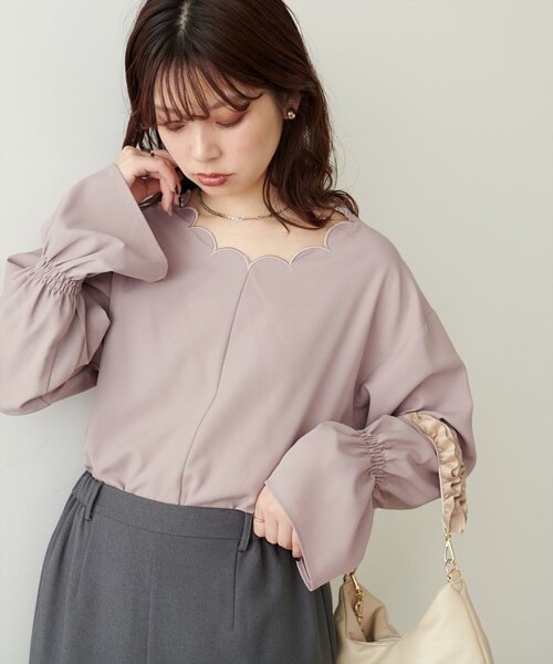 natural couture(ナチュラルクチュール)の「2WAYスカラップブラウス(シャツ/ブラウス・レディース・その他2/グレイッシュベージュ/サックスブルー/ブラウン/その他1/ブラック/アイボリー/ボルドー・FREE)」の4枚目の写真