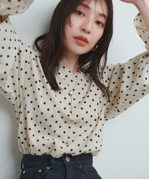 natural couture(ナチュラルクチュール)の「2WAYスカラップブラウス(シャツ/ブラウス・レディース・その他2/グレイッシュベージュ/サックスブルー/ブラウン/その他1/ブラック/アイボリー/ボルドー・FREE)」の22枚目の写真