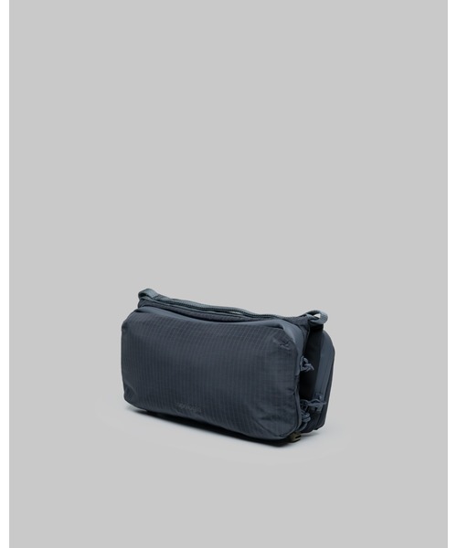Topologie(トポロジー)の「Bottle Sacoche Medium(ボトル サコッシュミディアム)(ショルダーバッグ・レディース・ブルー/グリーン系/ダークグレー/アッシュグレー/ブルー系/ブラウン/パープル・ONE SIZE)」の8枚目の写真