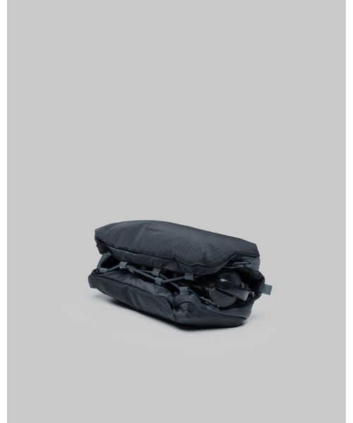 Topologie(トポロジー)の「Bottle Sacoche Medium(ボトル サコッシュミディアム)(ショルダーバッグ・レディース・ブルー/グリーン系/ダークグレー/アッシュグレー/ブルー系/ブラウン/パープル・ONE SIZE)」の9枚目の写真