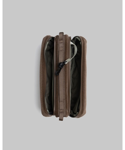 Topologie(トポロジー)の「Bottle Sacoche Medium(ボトル サコッシュミディアム)(ショルダーバッグ・レディース・ブルー/グリーン系/ダークグレー/アッシュグレー/ブルー系/ブラウン/パープル・ONE SIZE)」の18枚目の写真