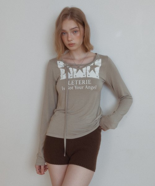 LETERIE(レテリー)の「GRAPHIC V-NECK LONG SLEEVE TEE_KHAKI BROWN(Tシャツ/カットソー・レディース・カーキブラウン・FREE)」の3枚目の写真