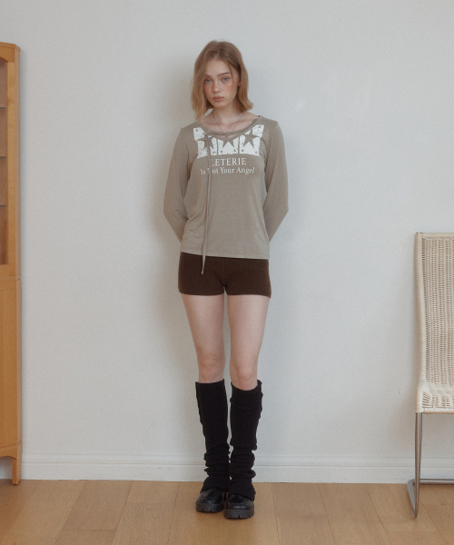 LETERIE(レテリー)の「GRAPHIC V-NECK LONG SLEEVE TEE_KHAKI BROWN(Tシャツ/カットソー・レディース・カーキブラウン・FREE)」の4枚目の写真
