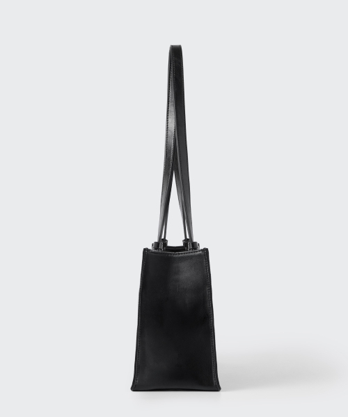 MUSINSA STANDARD WOMAN（ムシンサスタンダードウーマン）の「ウィメンズグロミットバゲットショルダーバッグ[ブラック]（ショルダーバッグ・レディース・その他・F）」の5枚目の写真