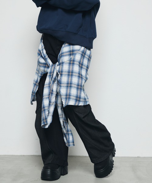 DAZE(デイズ)の「チェックシャツレイヤード風 ワイド デニムパンツ(デニムパンツ・メンズ・ブラック系・SMALL/MEDIUM/LARGE/X-LARGE)」の3枚目の写真