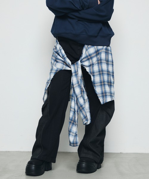 DAZE(デイズ)の「チェックシャツレイヤード風 ワイド デニムパンツ(デニムパンツ・メンズ・ブラック系・SMALL/MEDIUM/LARGE/X-LARGE)」の4枚目の写真